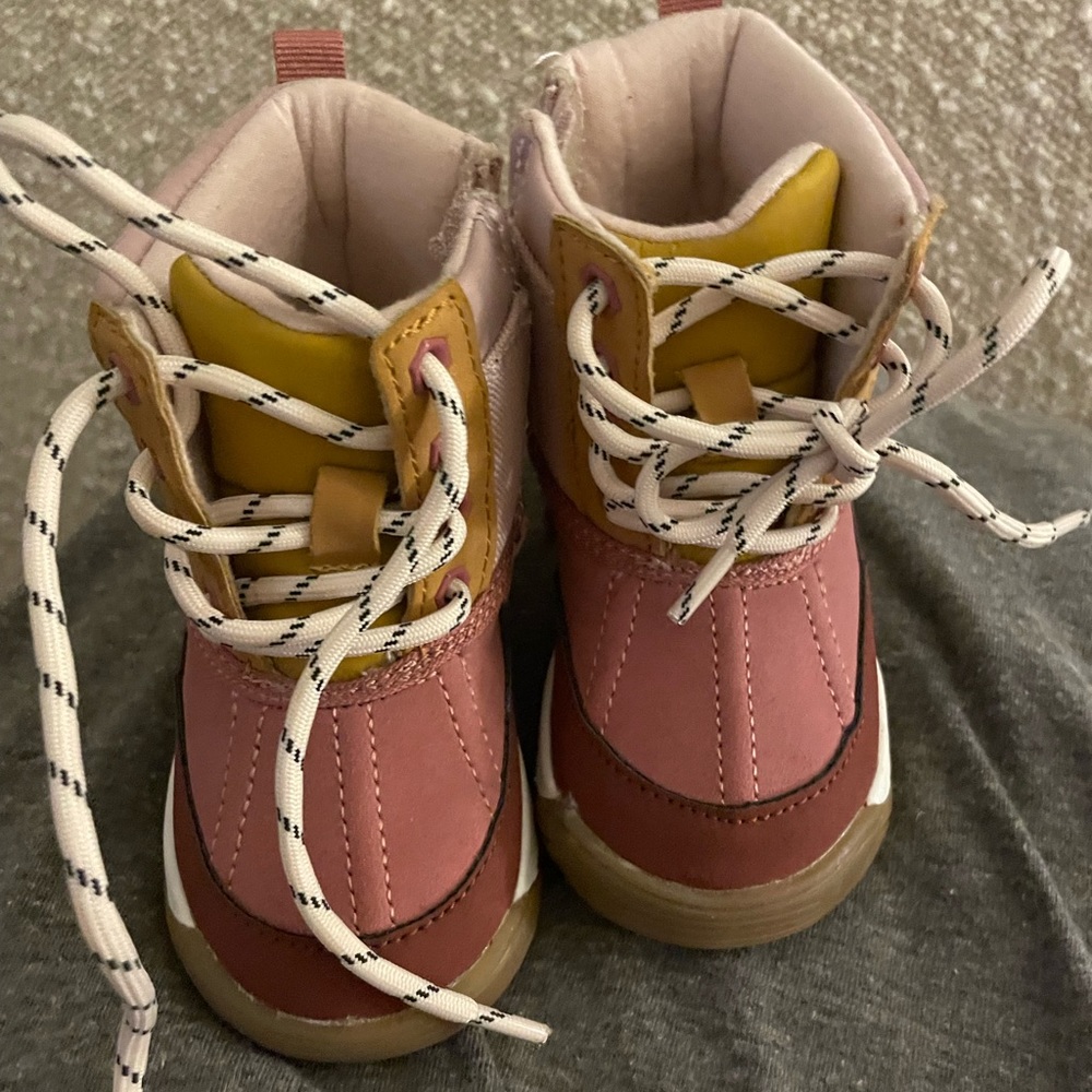 Zara snow boots sz 21